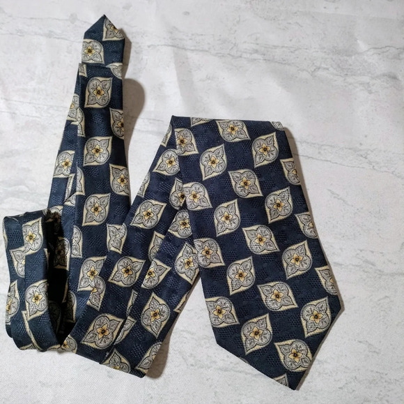 Robert Talbott Men's Tie Silk Floral Geometric Pattern Hand Sewn Blue Off White - Picture 5 of 8